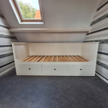 Uitschuifbare bedbank met 3 lades