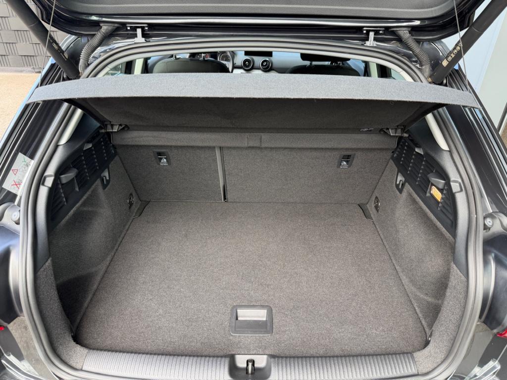 Audi Q2 35 tfsi 150pk s-tronic advanced | trekhaak | camera | 4-seizoenen b