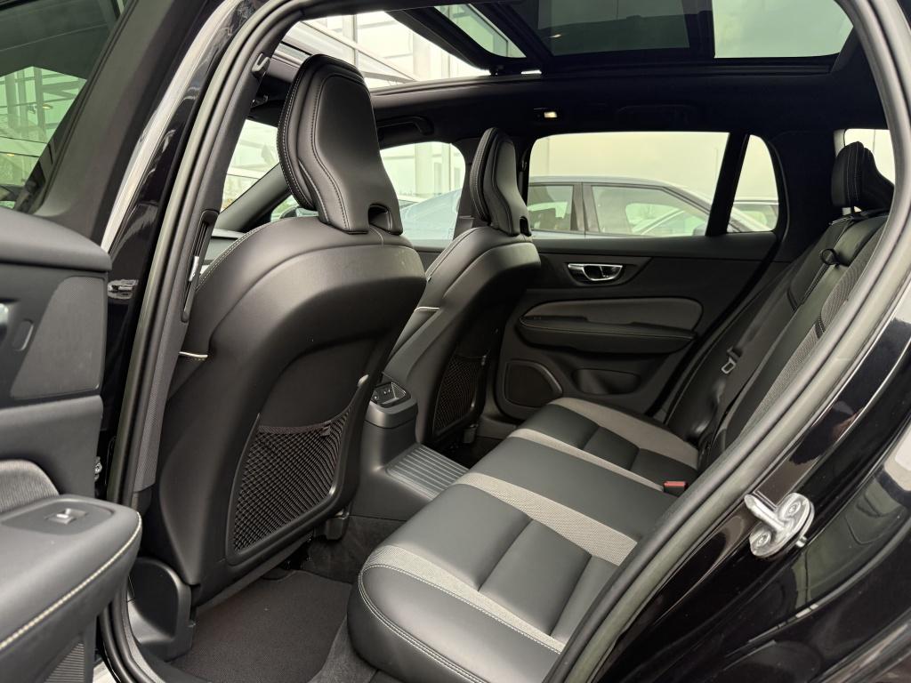 Volvo V60 t6 398pk recharge dark| panodak| adap.cruise| 360camera| trekhaa