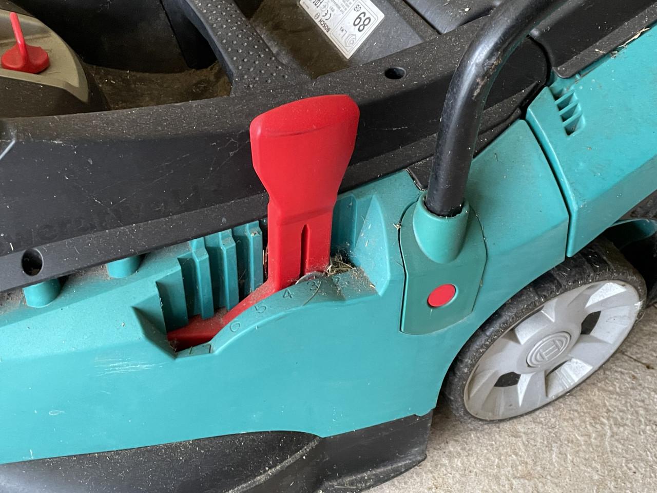 Te Koop: Bosch Rotak 37 LI accu grasmaaier.