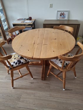 Eet tafel met 6 stoelen