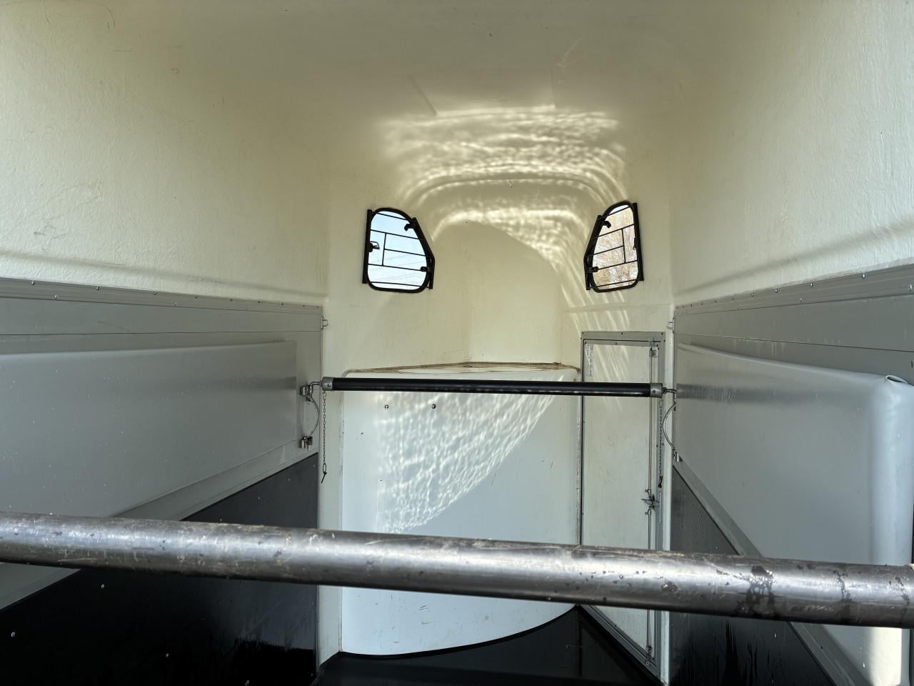 Volledig aluminium Cheval Liberte Gold One met zadelkamer en klep/deur