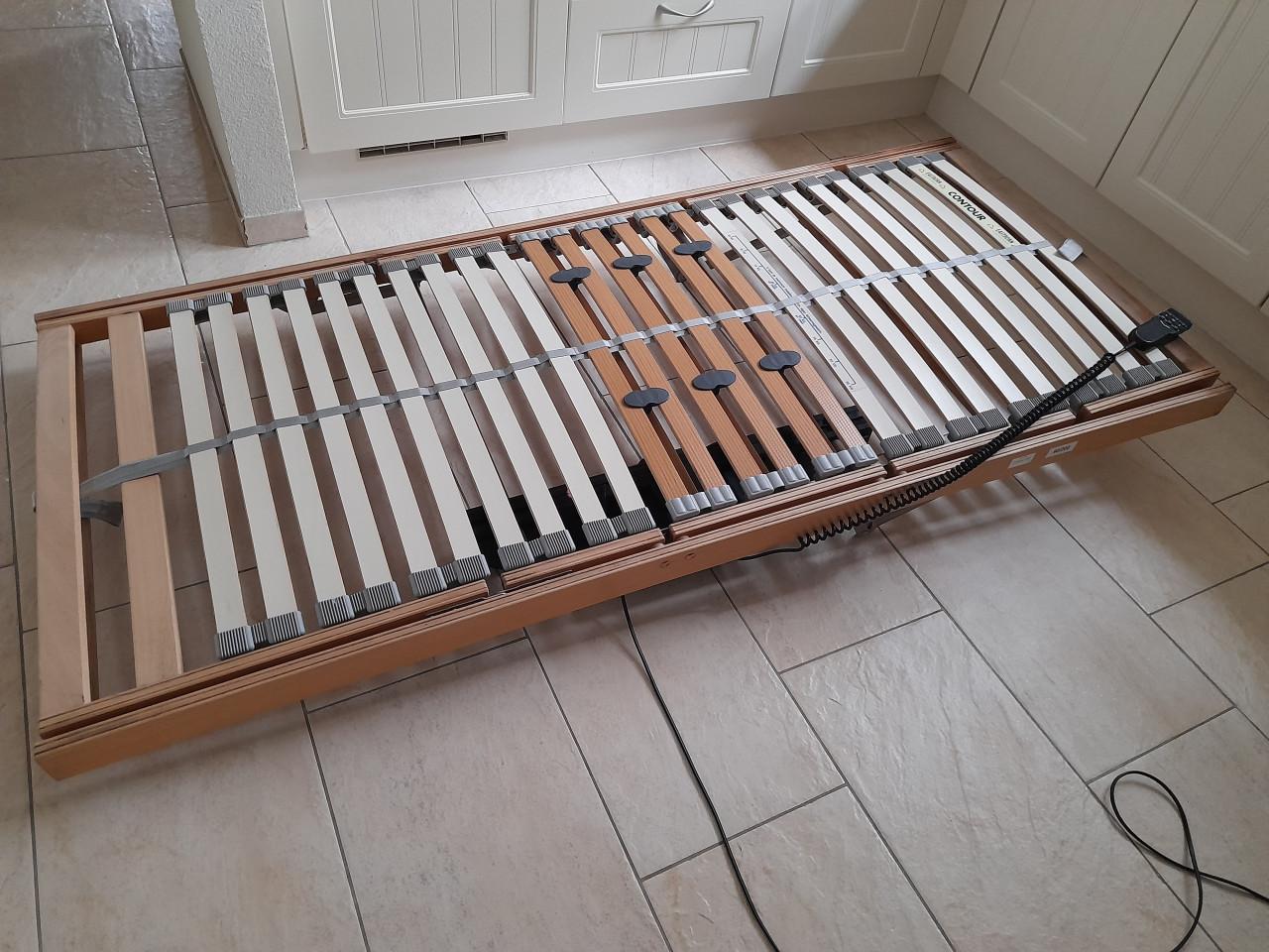 Elektrisch verstelbare lattenbodem 90 x 200 ( in goede staat )