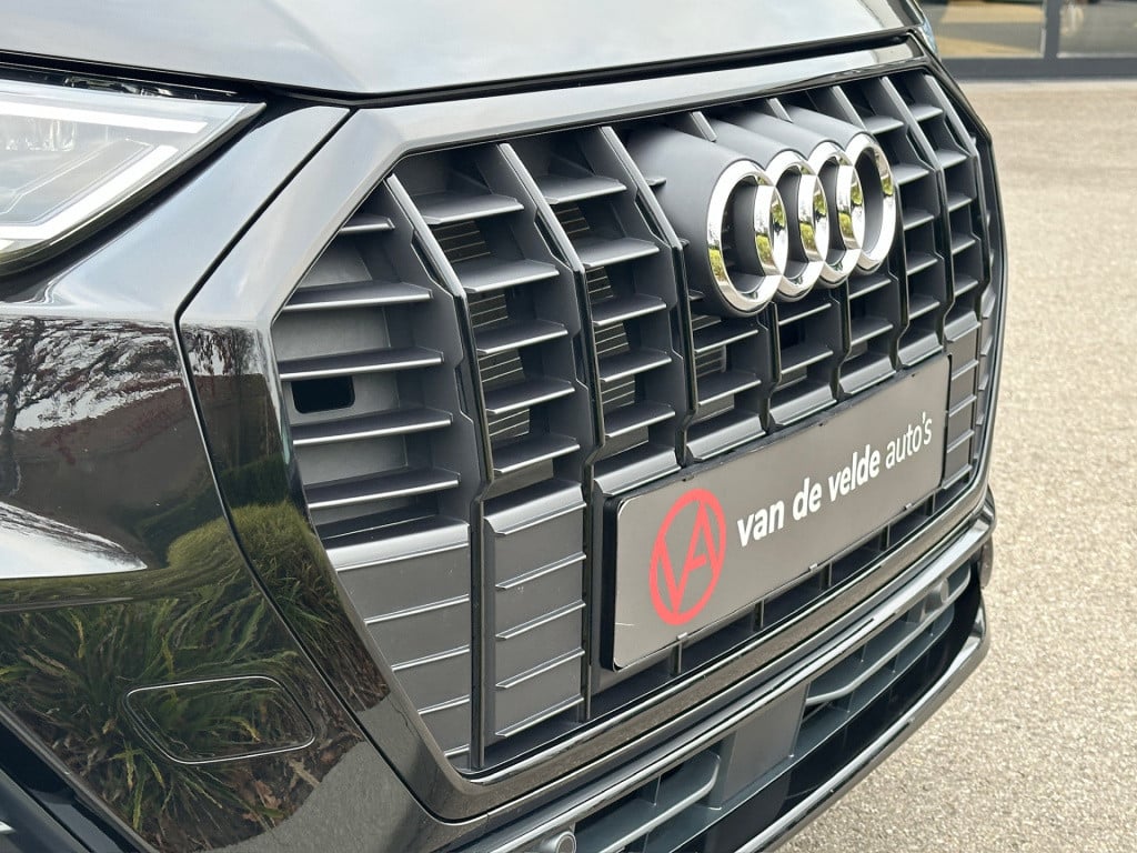 Audi Q3 35 tfsi s-line | panoramadak | zwart optiek | trekhaak | camera | e