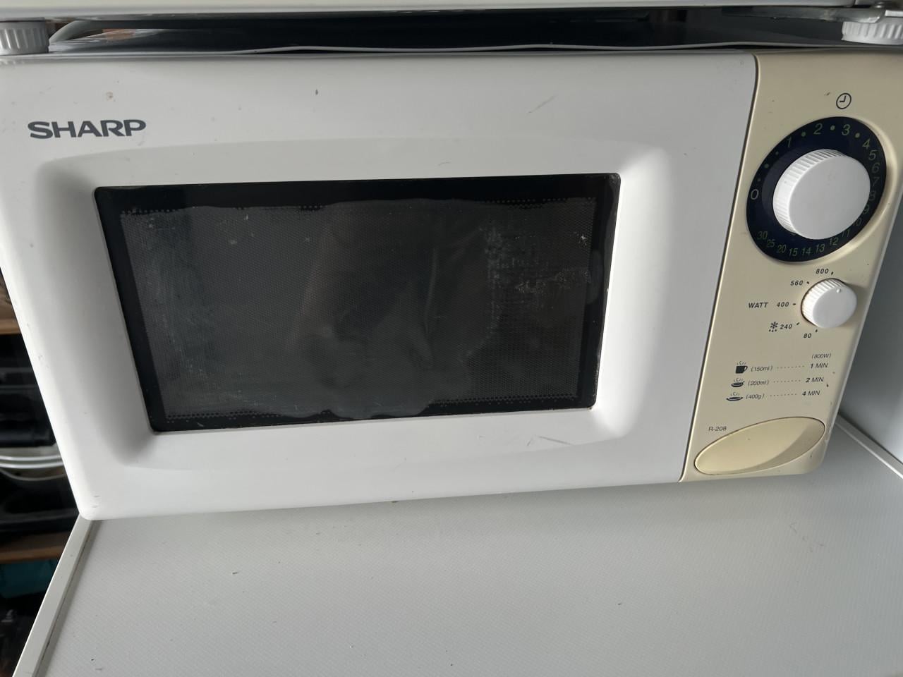 SHARP magnetron zeer eenvoudig te bedienen. Schoon en netjes