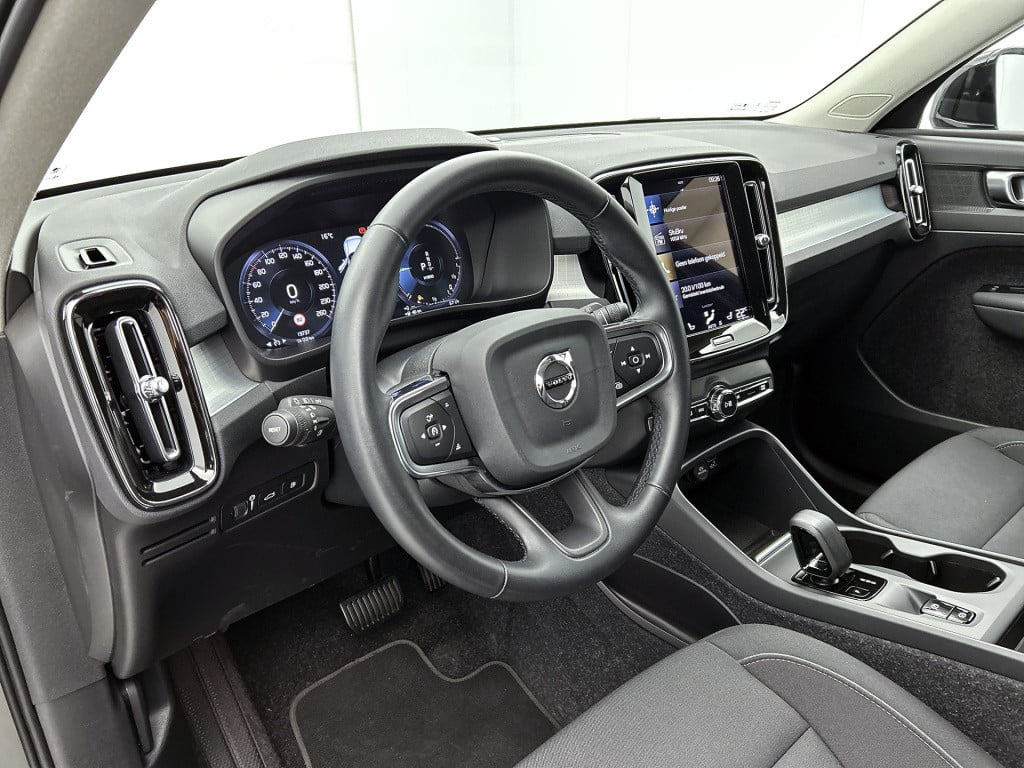 Volvo XC40 1.5 t4 recharge inscription expression | 360 camera | navi