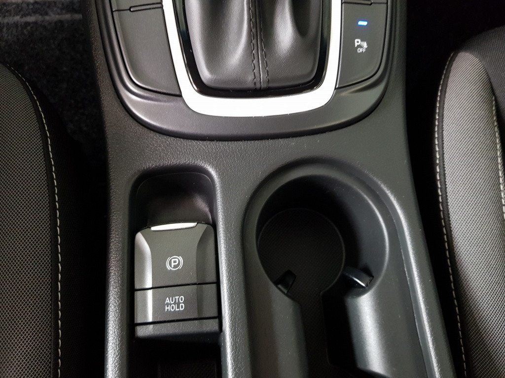 Hyundai Kona hybrid fashion