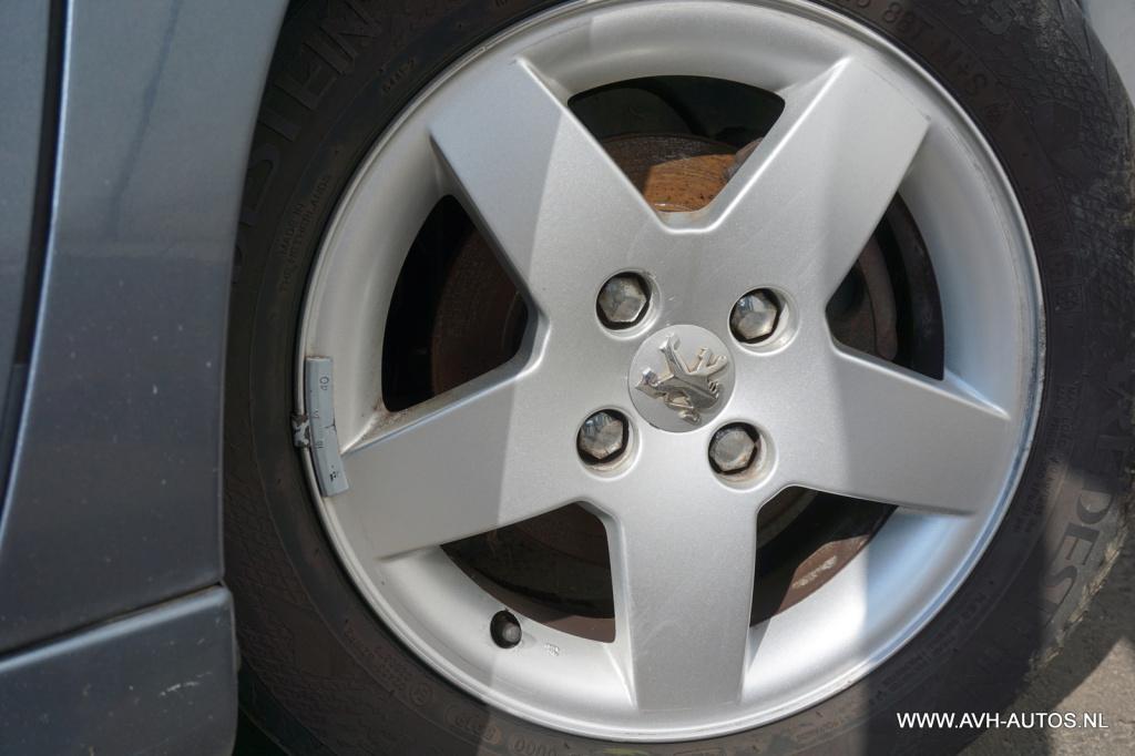 Peugeot 207 1.4-16v xr