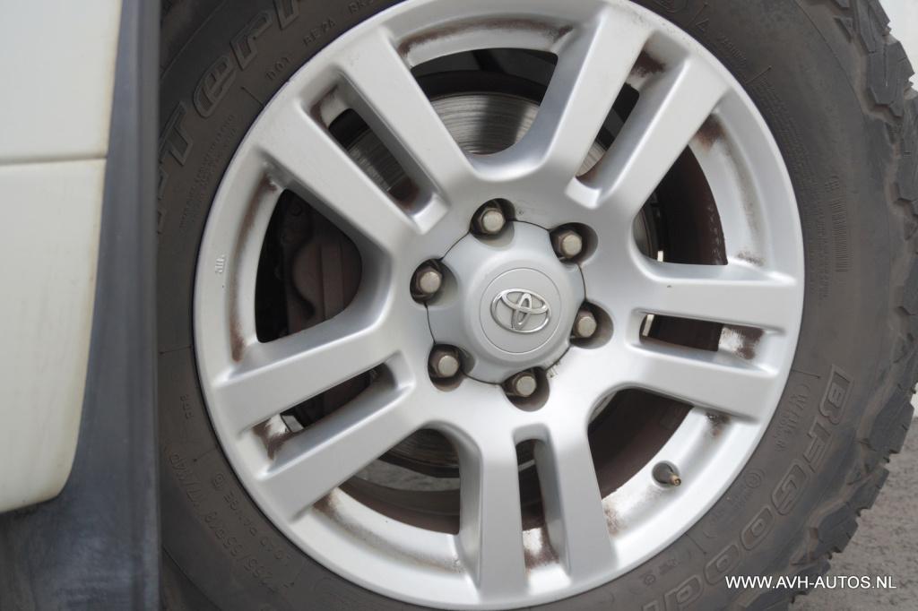 Toyota Land Cruiser 3.0 d-4d-f lx window van