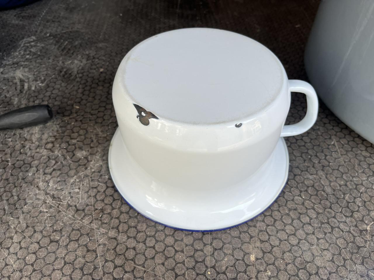 Emaille po met blauwe rand