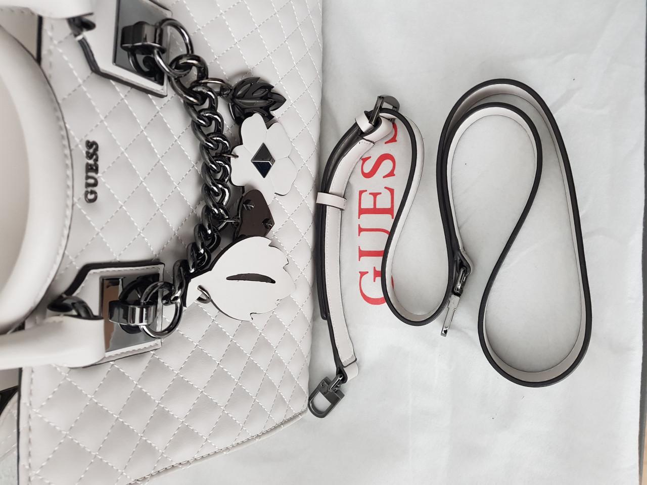 Guess tas