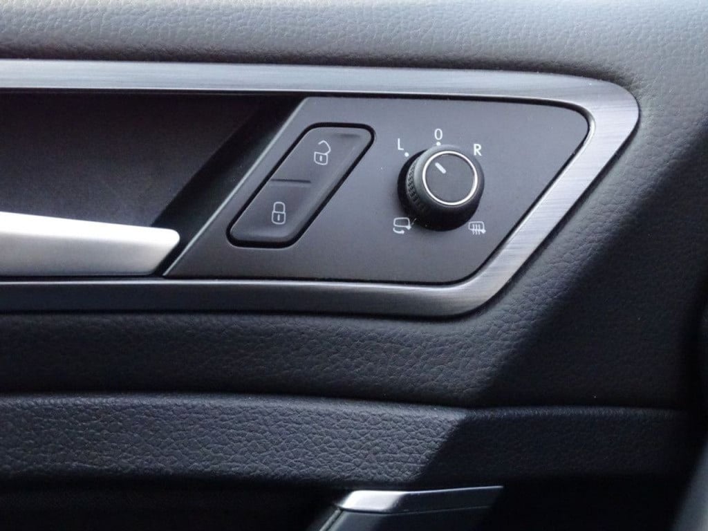 Volkswagen Golf 1.0 tsi comfortline automaat | navi | bluetooth