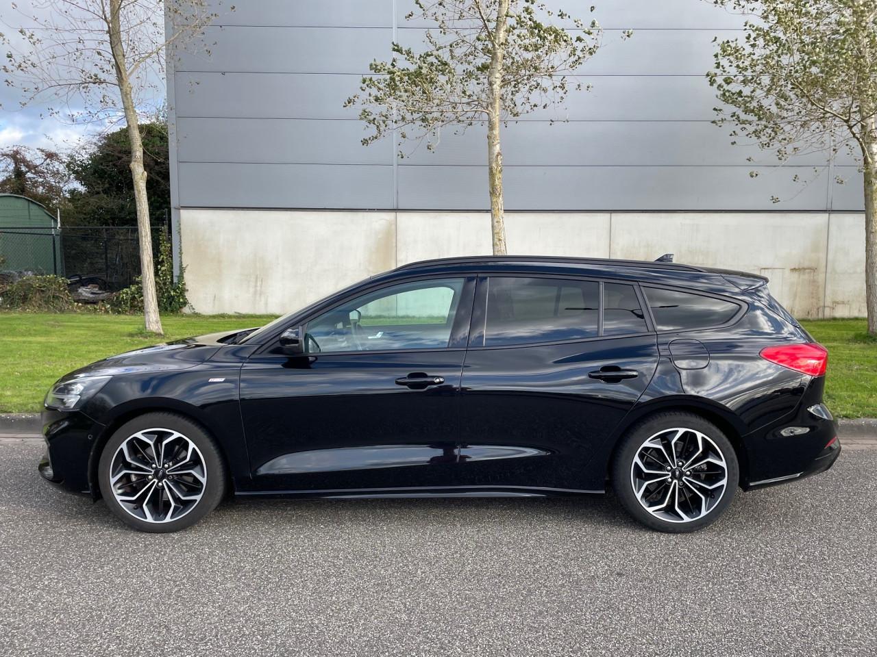 Ford Focus Wagon 125pk ST Line Business Aut/Zwart/LED