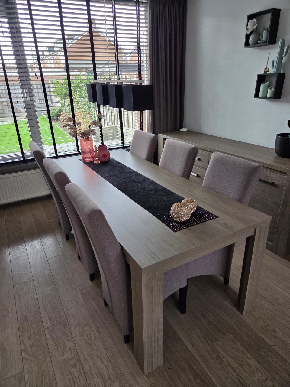 Eettafel + 6 stoelen