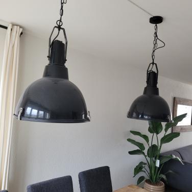 2 Industriële hanglampen zwart met ketting: stoer & robuust