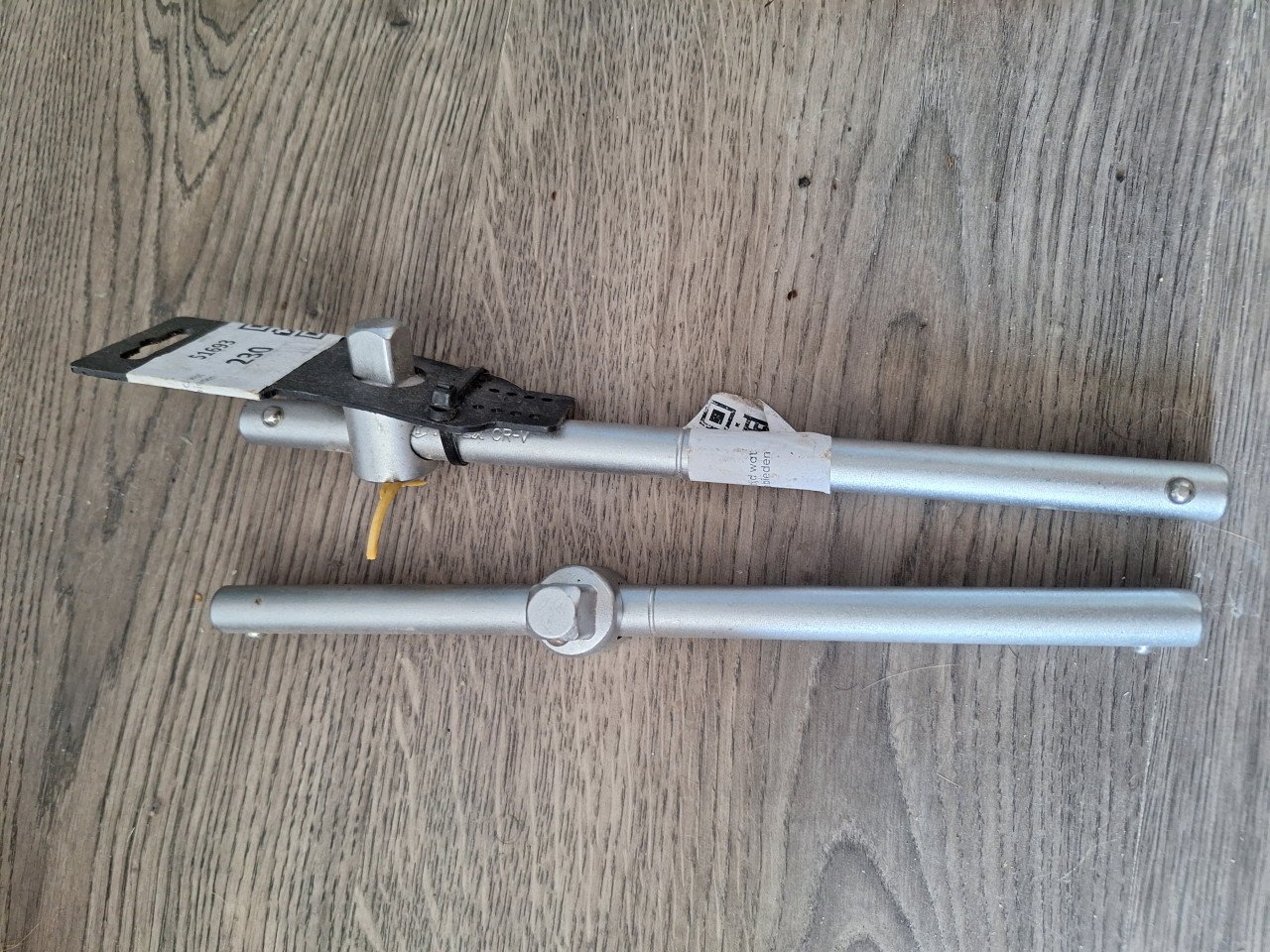 2 dopsleutels.  Nieuw.