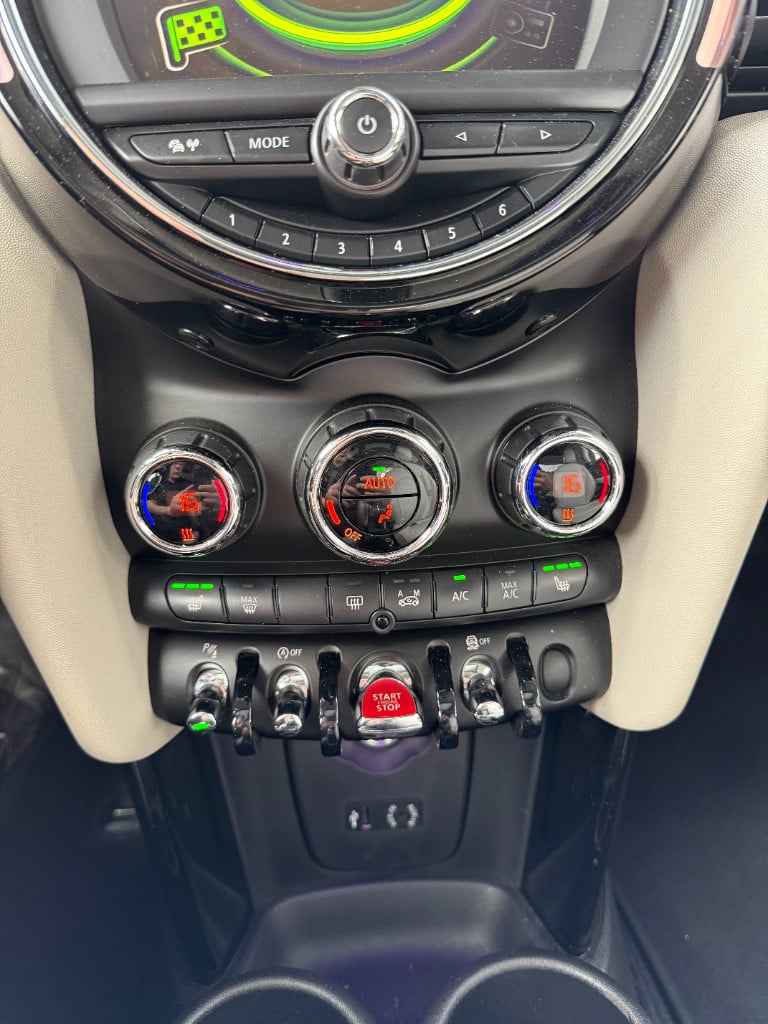 Mini Cooper 1.5 - chili - pano