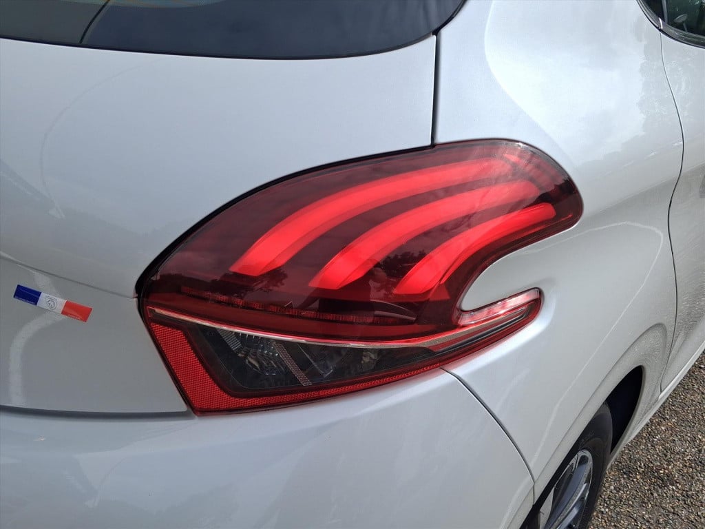 Peugeot 208 allure 1.2-110pk 5d (vol)automaat(eat6) navigatie | apple carpl