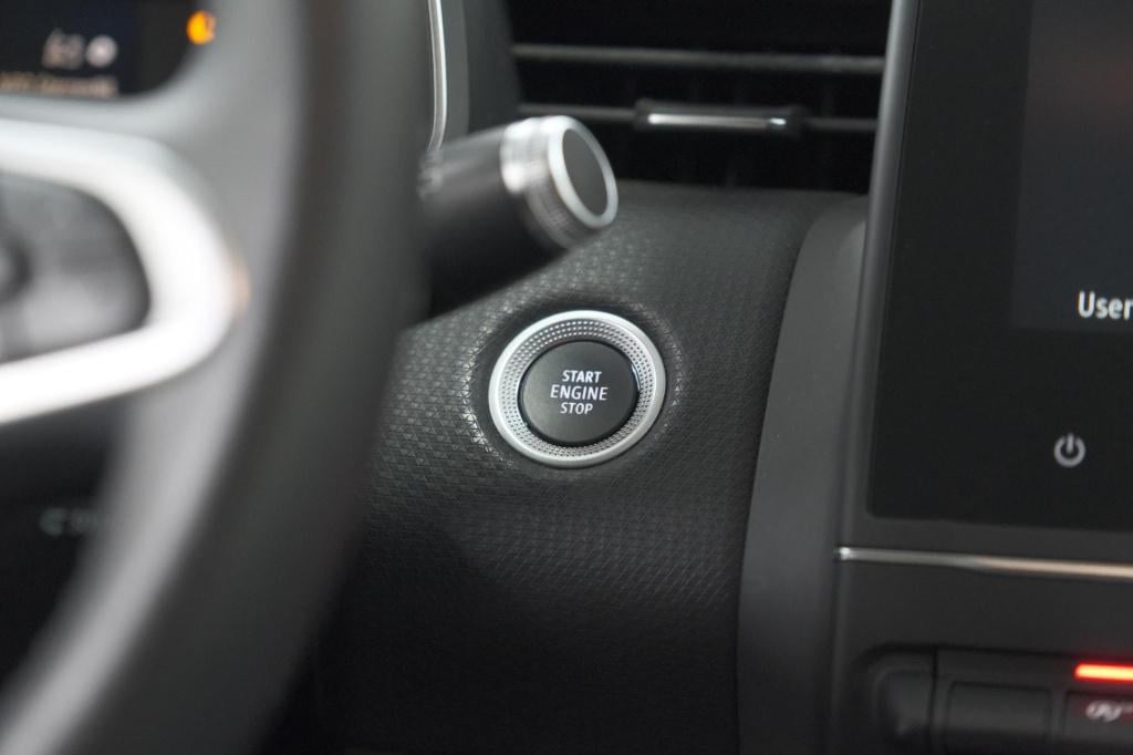 Renault Clio 1.0 tce intens | trekhaak | parkeersensoren | climate control 