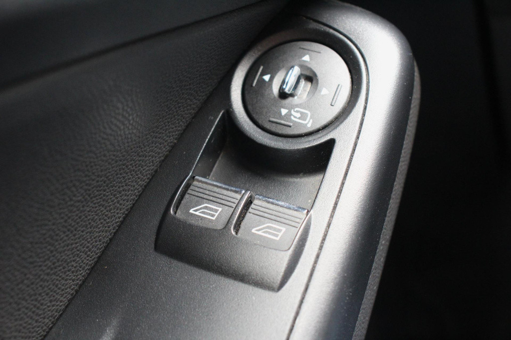 Ford Fiesta 1.0 trend - airco - stoelverwarming - alle doc - 1e eigenaar - 