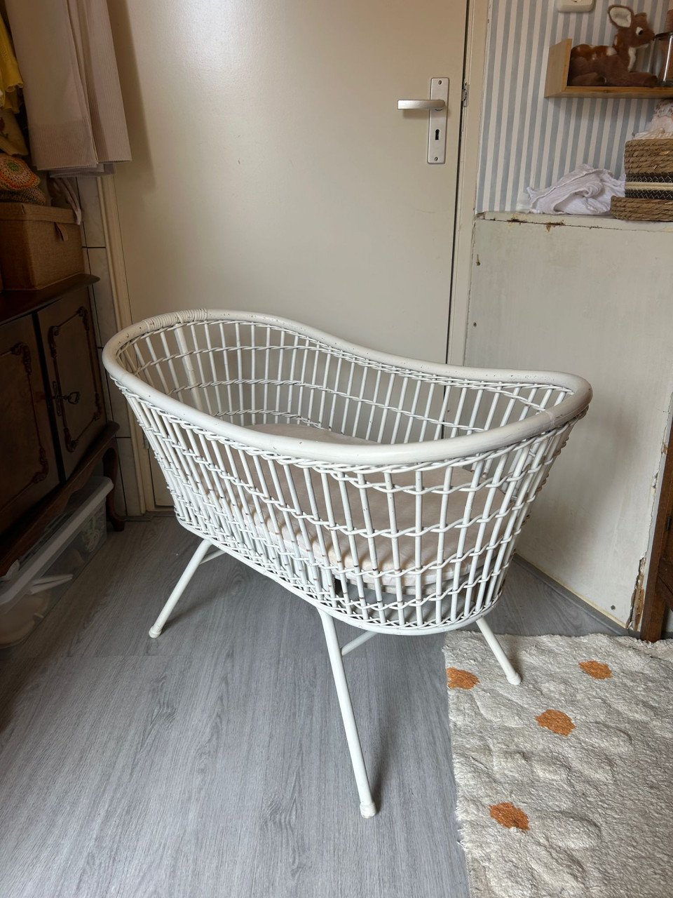 Vintage/Antiek babywiegje met matras en hemeltje voor newborn