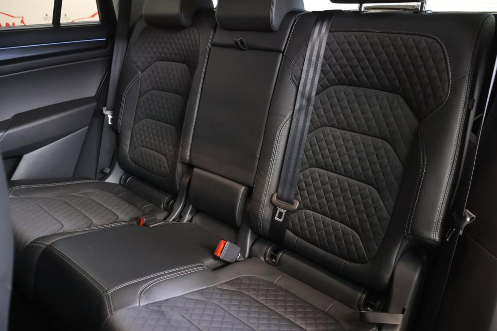 Skoda Kodiaq 1.5 tsi business edition nl auto, trekhaak, stoel en stuur ver