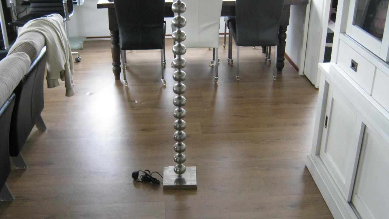 TE KOOP STAANDE LAMP VOOR 20 EURO