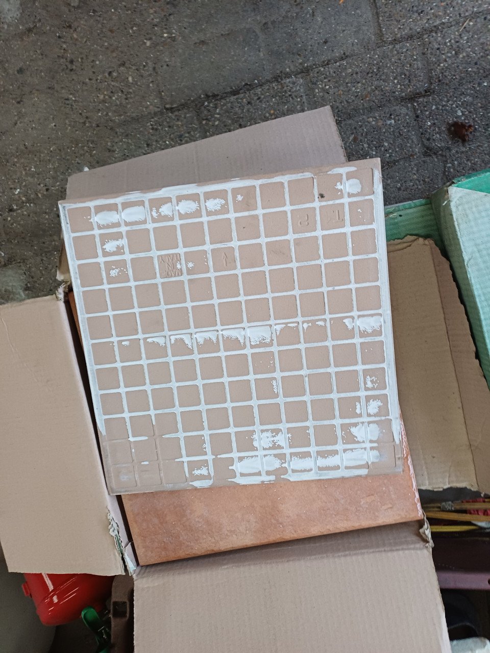 Te koop 18 vierkantemeter vloertegels