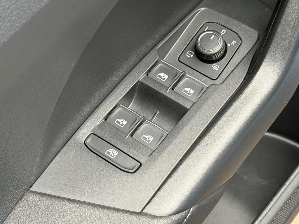 Volkswagen T-cross 1.0 tsi 116pk dsg r-line | trekhaak | navi | iq light | 