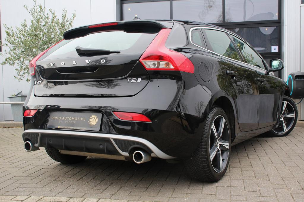 Volvo V40 1.5 t2 r-design automaat - leder/alcantara - led - navi - pdc + c