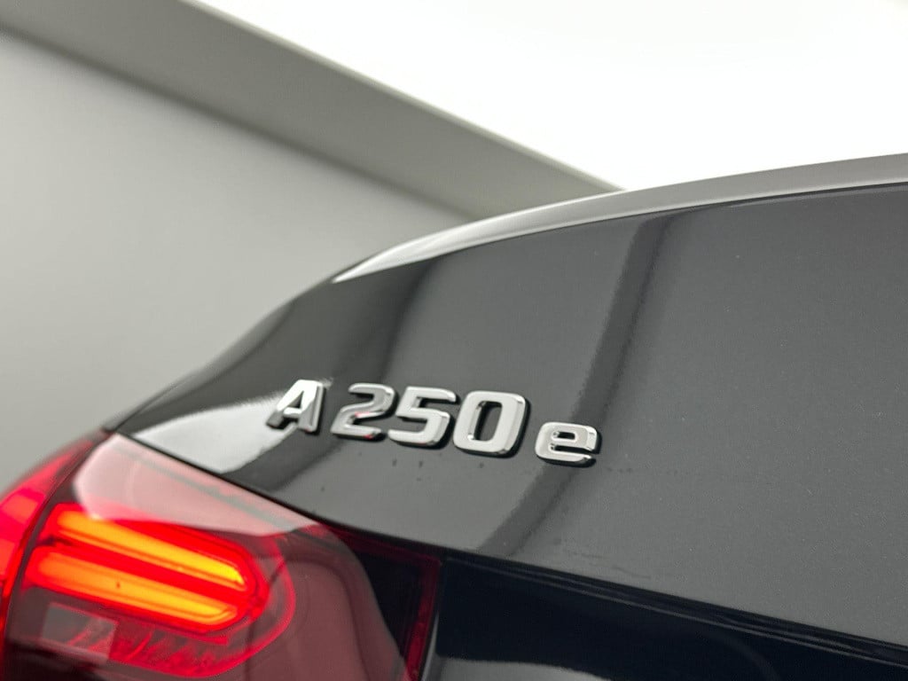 Mercedes-Benz A-Klasse 250 e amg line | automaat | lage km stand! | apple c
