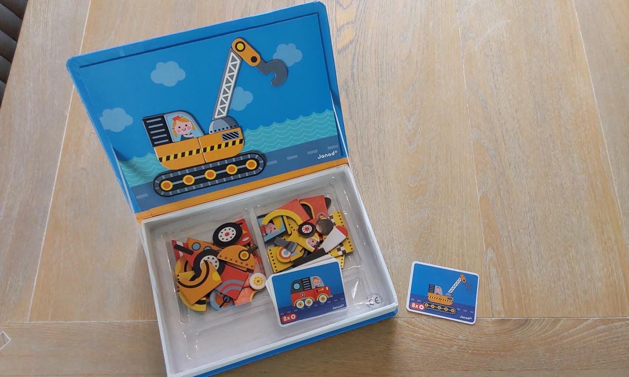 Magnetibook racers van het merk Janod(magneetboek speelset)