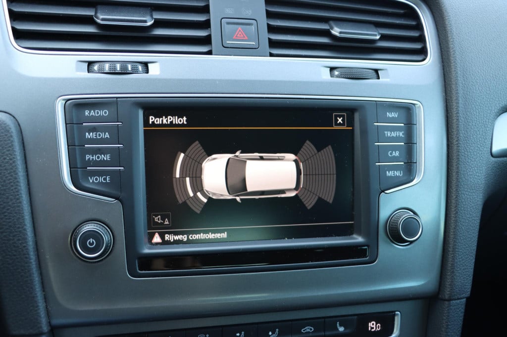 Volkswagen Golf 1.2 tsi business edition r connected