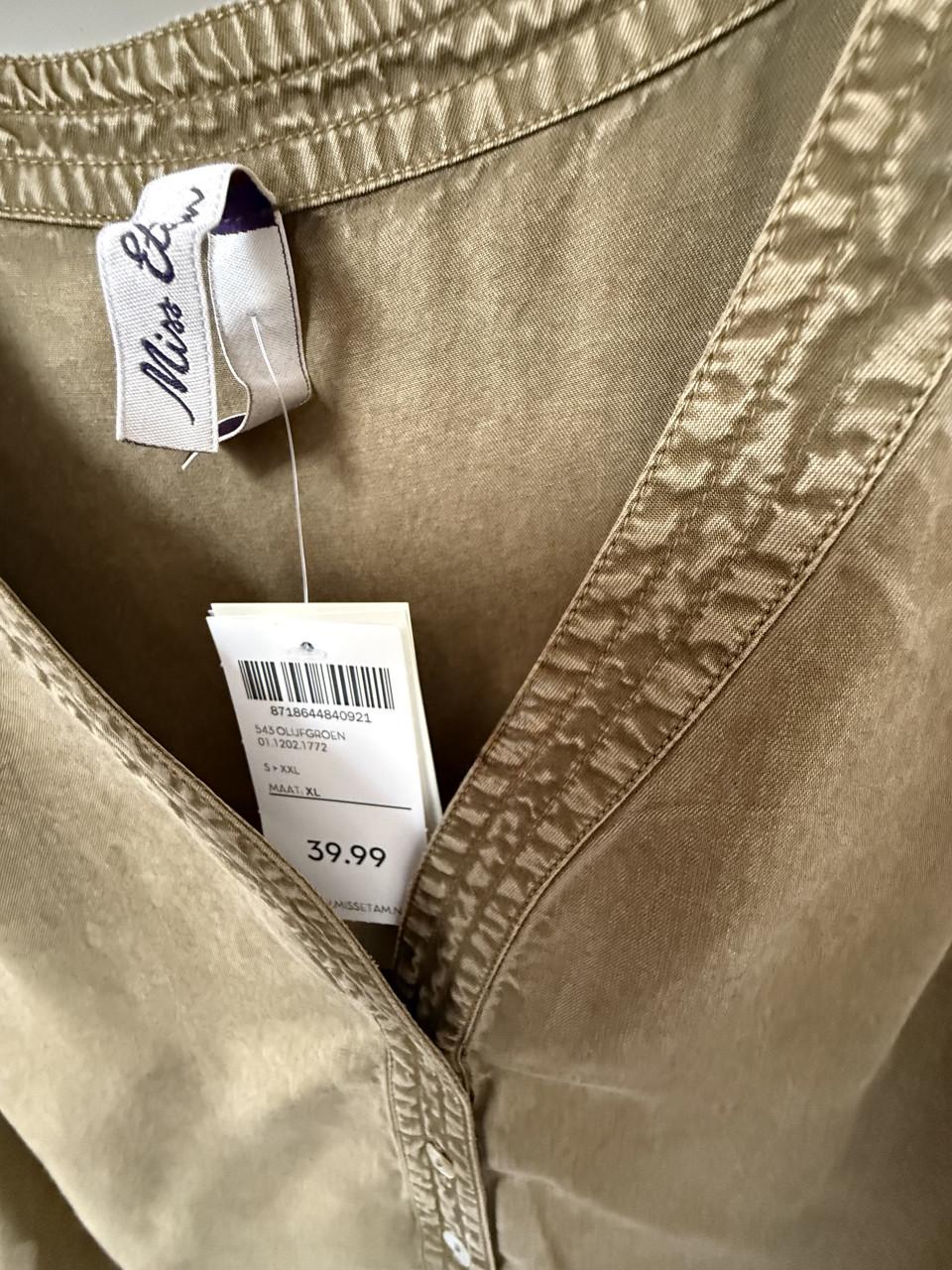 Splinternieuwe Tencel Tuniek/Blouse. Mt XL. Valt als 40/42. Kleine 44