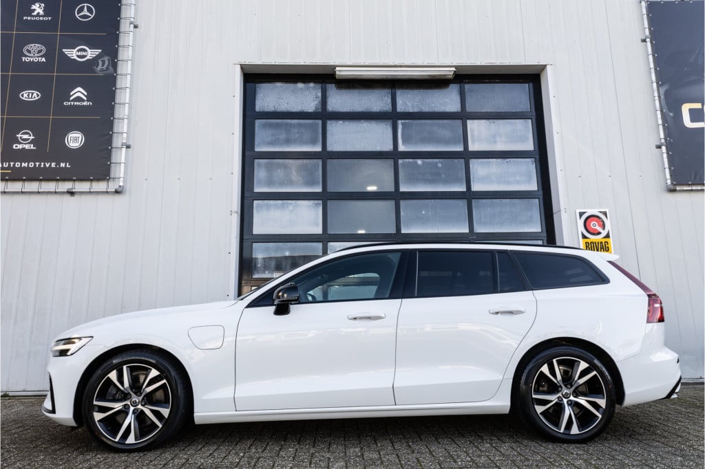 Volvo V60 2.0 t6 recharge awd r-design ✅trekh✅h&k✅stoelverw✅getint glas