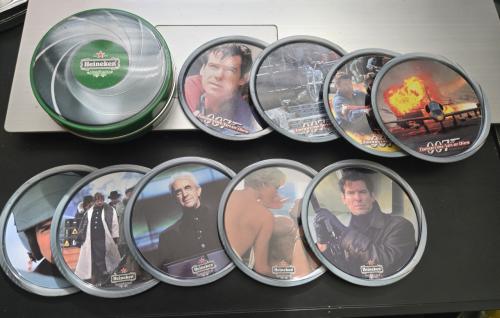 Blik met 9 bierviltjes van Heineken James Bond "Tomorrow Never Dies