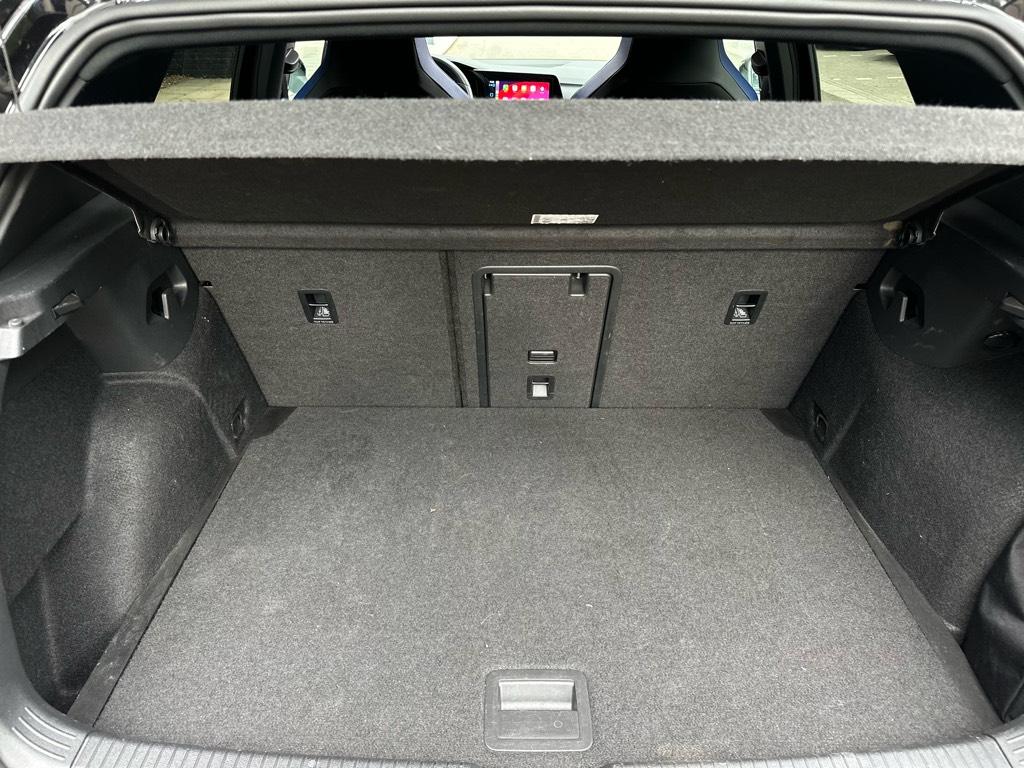 Volkswagen Golf 2.0 tsi r 4motion // panoramadak // akrapovic