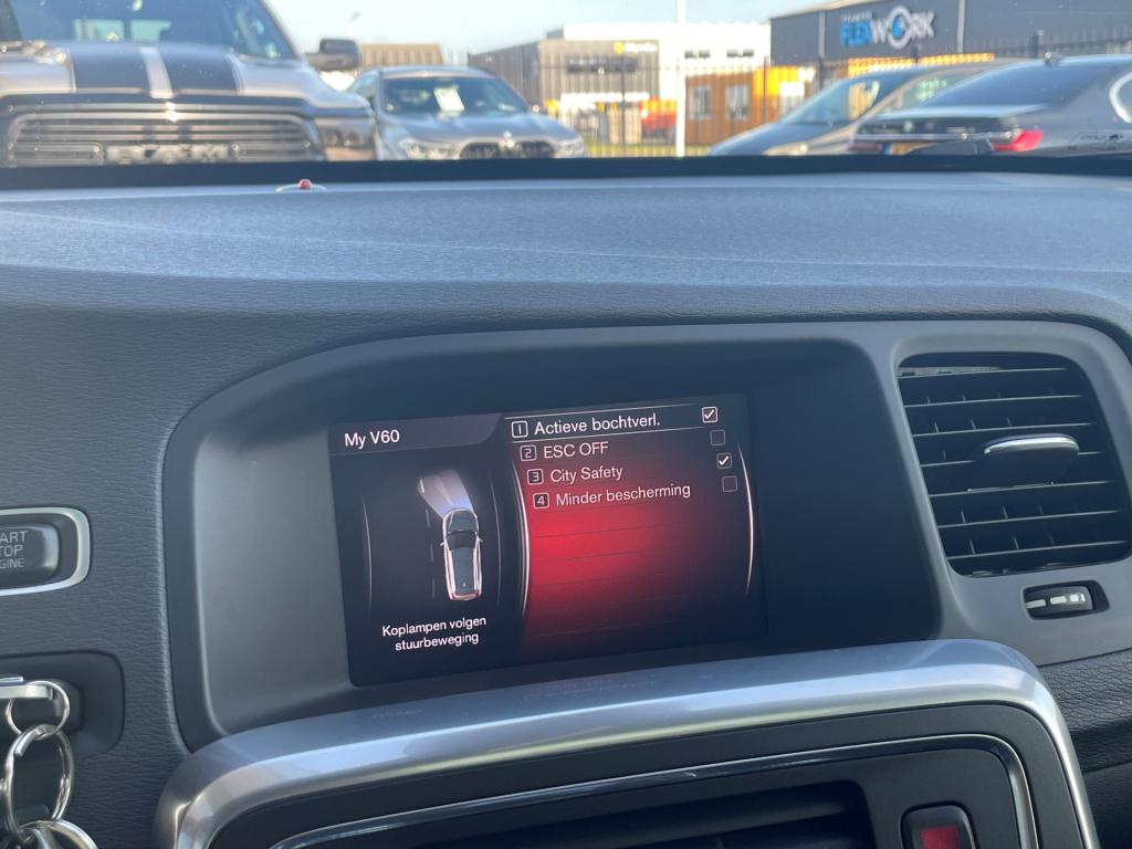 Volvo V60 2.0 d4 r-design automaat | schuifdak | leder | trekhaak