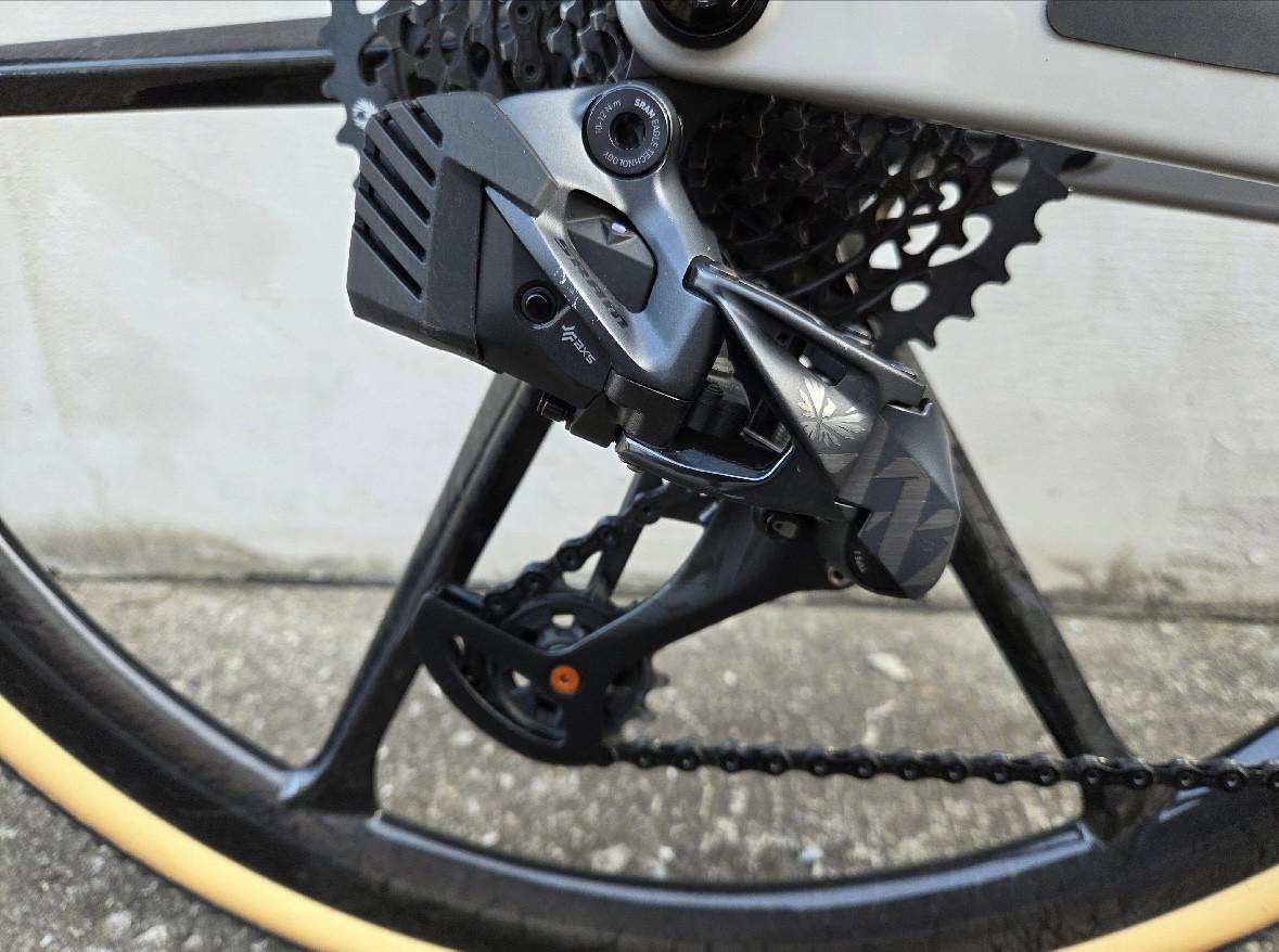 Te koop E-bike Canyon Roadlite: ON CF 9 Ltd. framemaat M