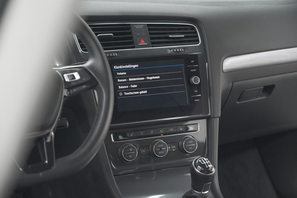 Volkswagen Golf 1.0 tsi 110pk highline | adaptieve cruise control | apple c