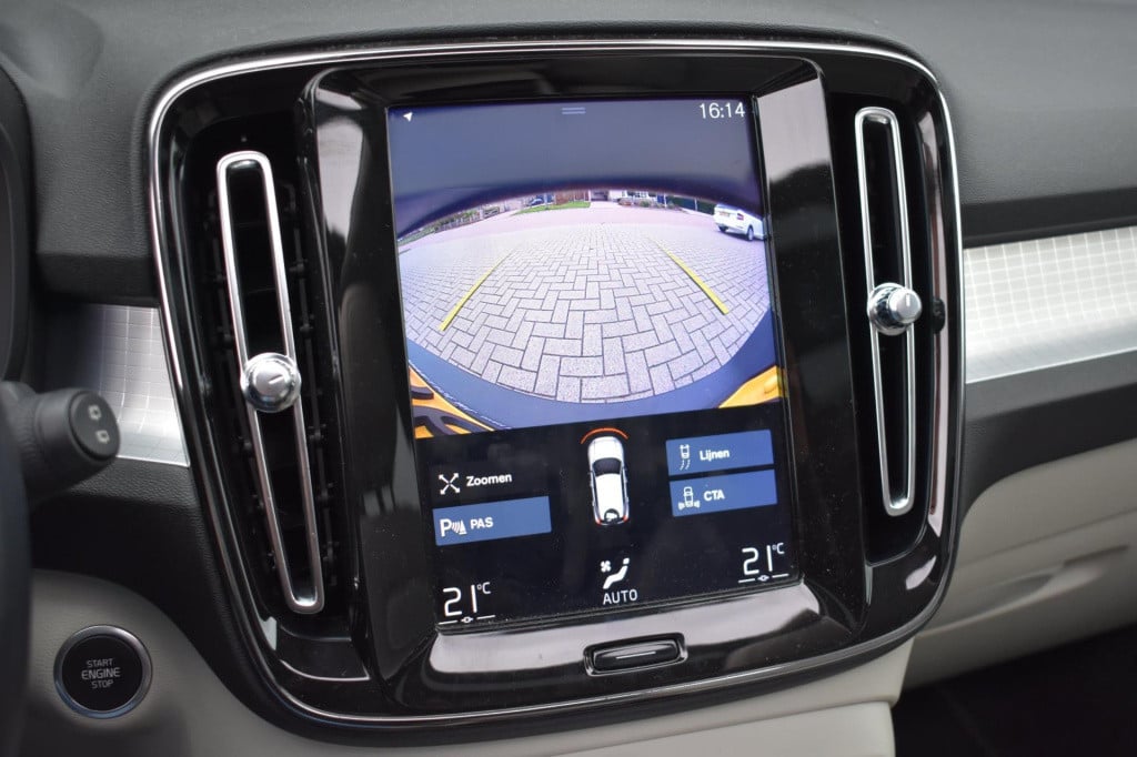 Volvo XC40 1.5 t3 momentum pro | pano | camera | apple carplay | android au