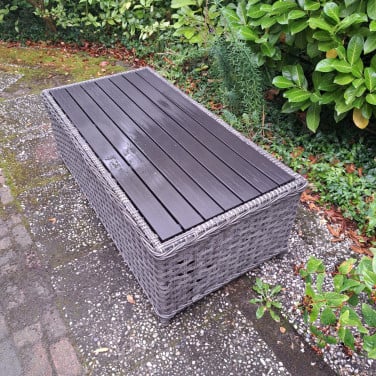 Tuintafeltje en tuinstoel