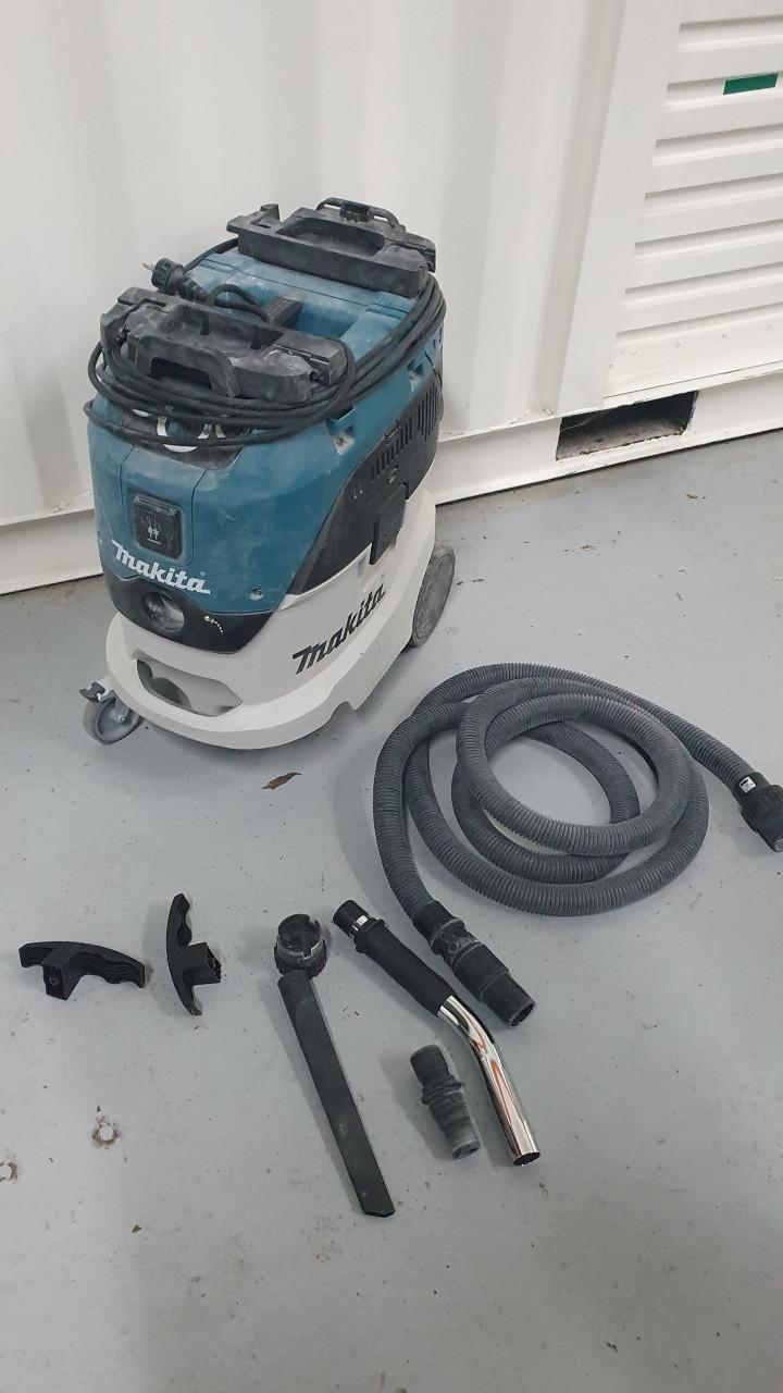 Inventaris Elektroklus, bedrijfsauto, frees, ladders en meer