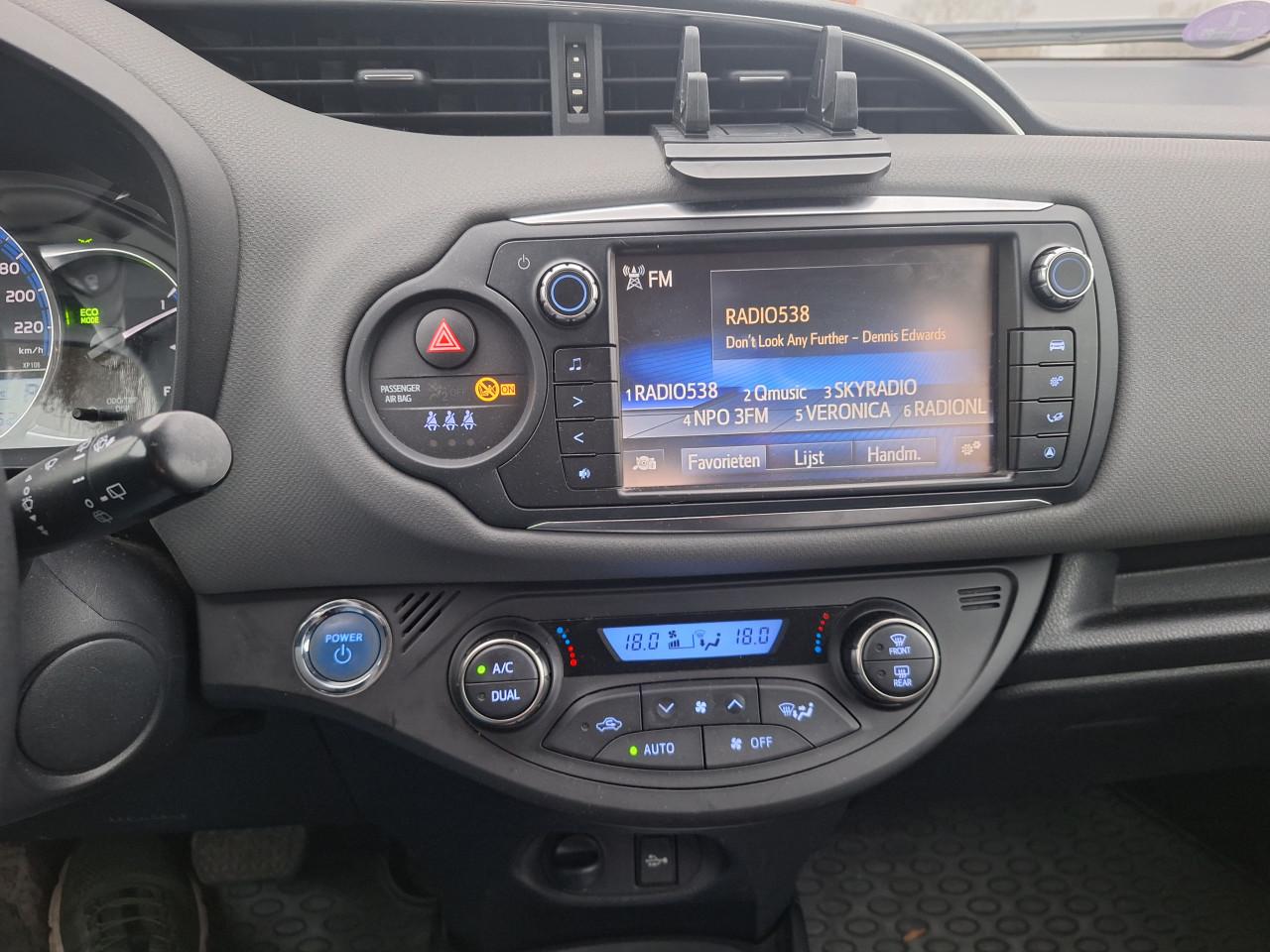 Toyota yaris hybride 2015