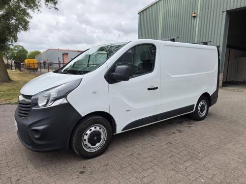Opel Vivaro 1.6 Turbo – 3 zitplaatsen – CarPlay – Trekhaak Bouwjaar: 2016