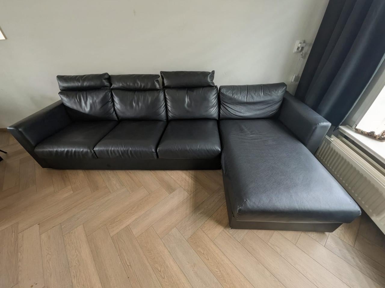 Zwarte leren IKEA VIMLE hoekbank met hoofdsteunen