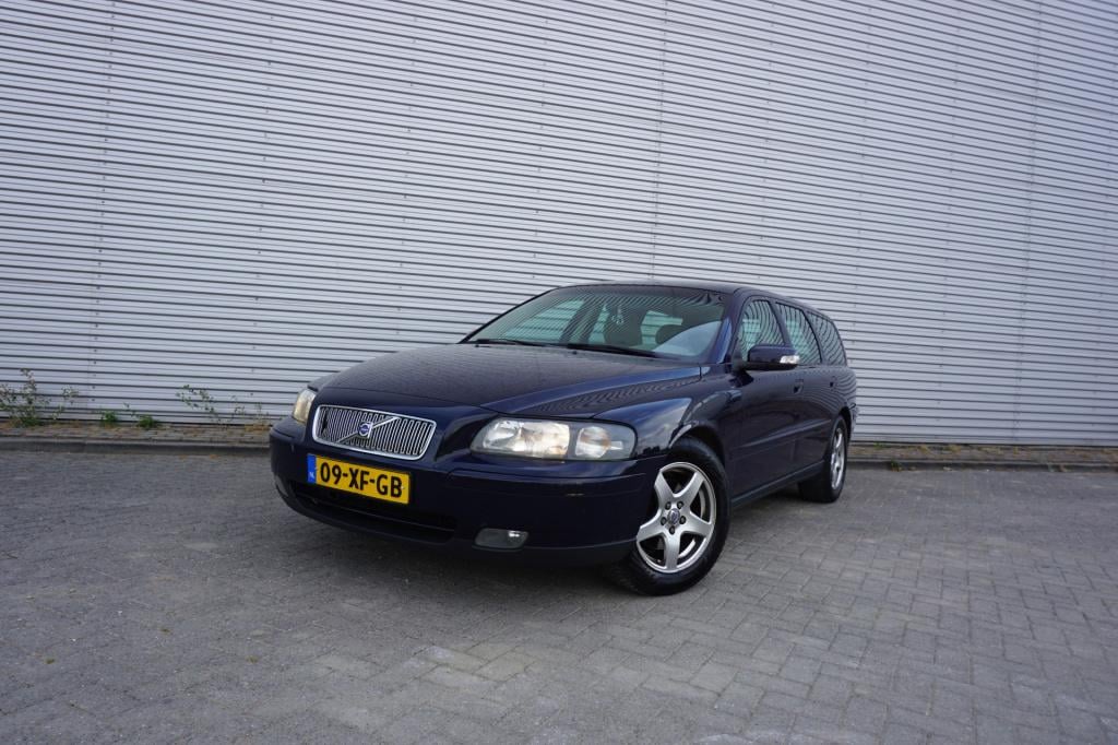 Volvo V70 2.4d edition airco / cruise / elektr. ramen / trekhaak / lm velge