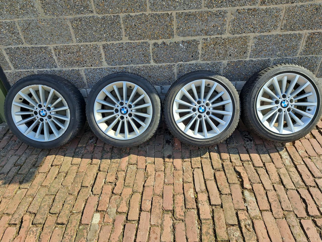 Set 4 winterbanden op originele BMW velgen
