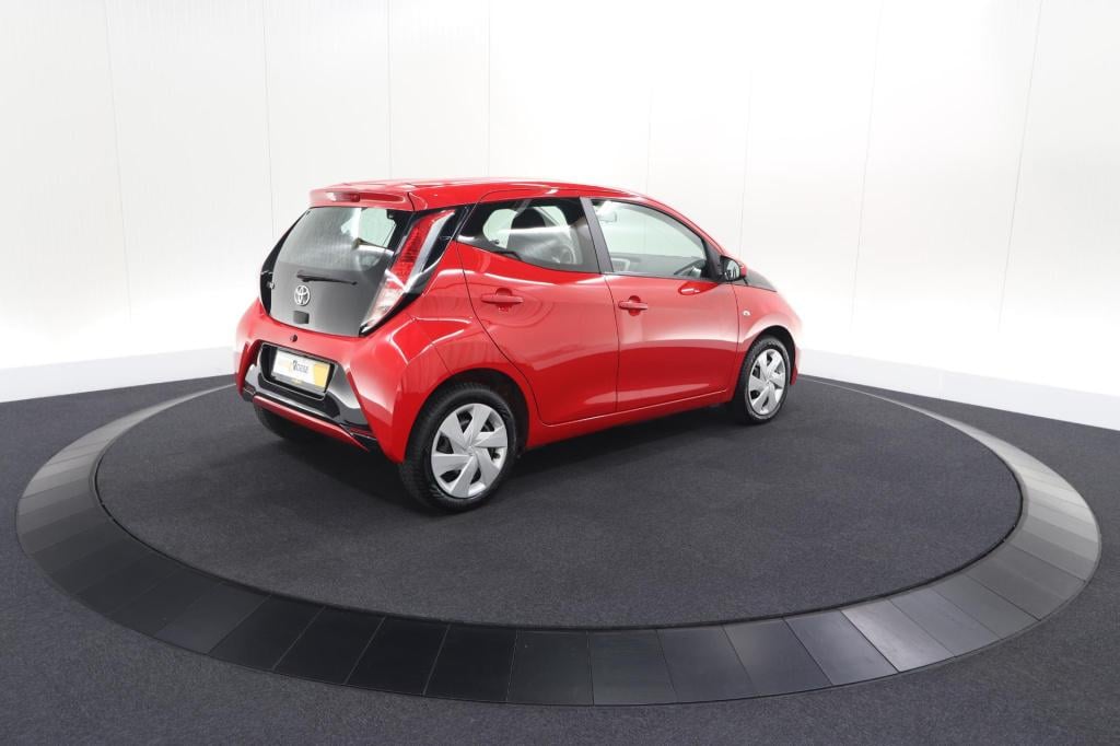 Toyota Aygo 1.0 vvt-i x-play | camera | airconditioning | allseasonbanden