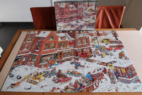 GRATIS. Jan van Haasteren puzzel 1500 stukjes. Mist 2 stukjes, zie foto's.